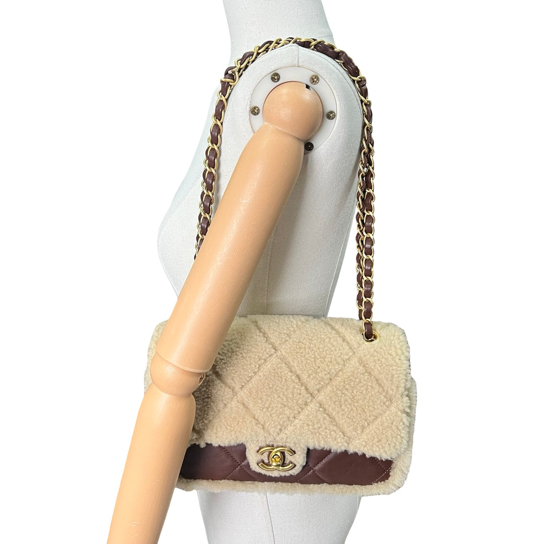 Bolsa Chanel Shearling