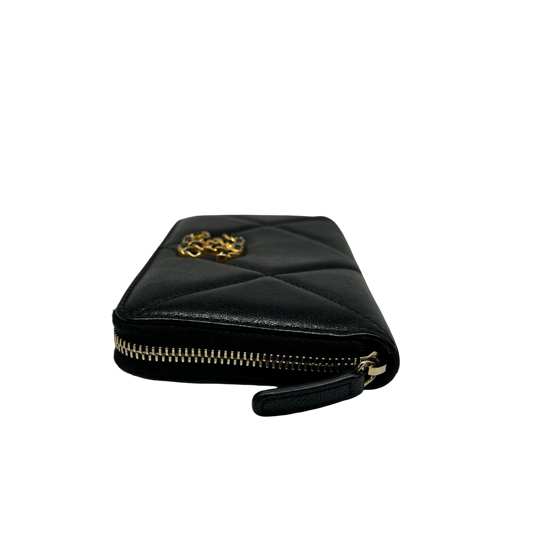 Cartera Chanel 19