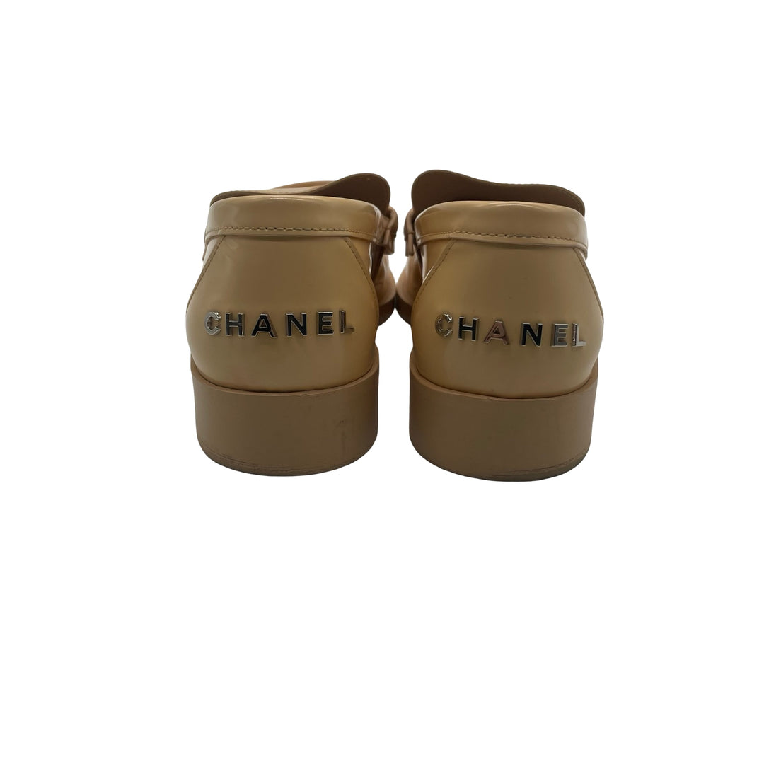 Loafers Chanel T.40