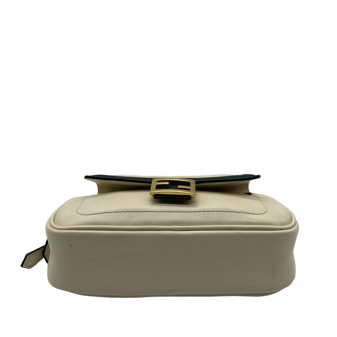 Bolsa Fendi Easy 2 Baguette Mini